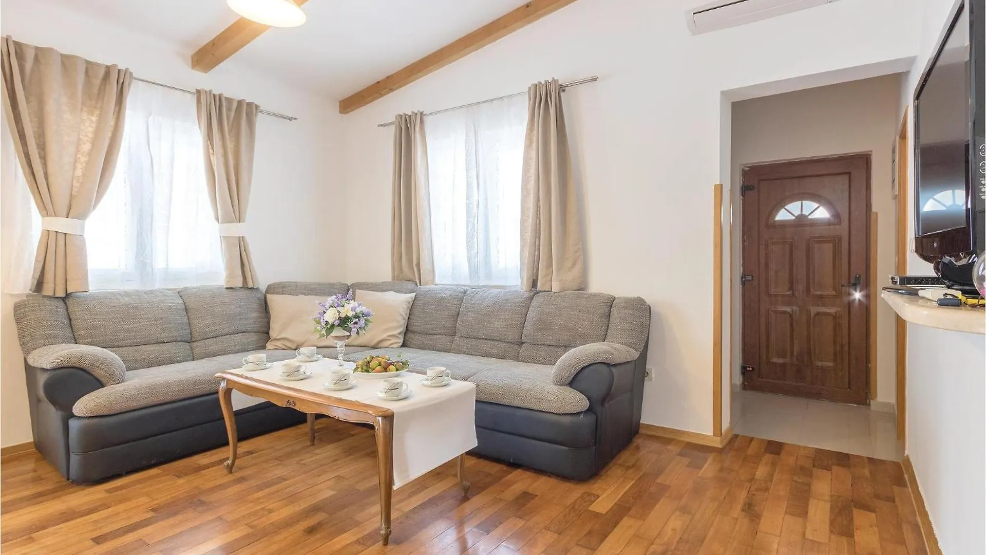3 Bedroom Amazing Home In Sikici Pula Semesterbostad